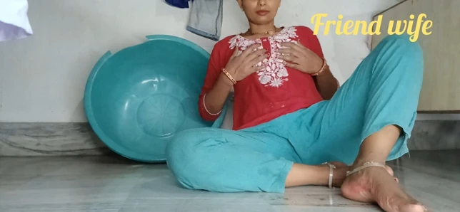 Wow dia mengalami 2 orgasme, masturbasi memek, payudara memantul begitu seksi - istri programmer