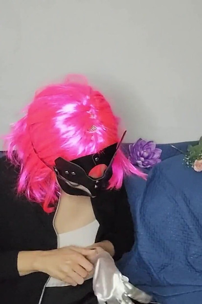 Volim da oblačim svoje velike prirodne sise u svoju slatku pičku