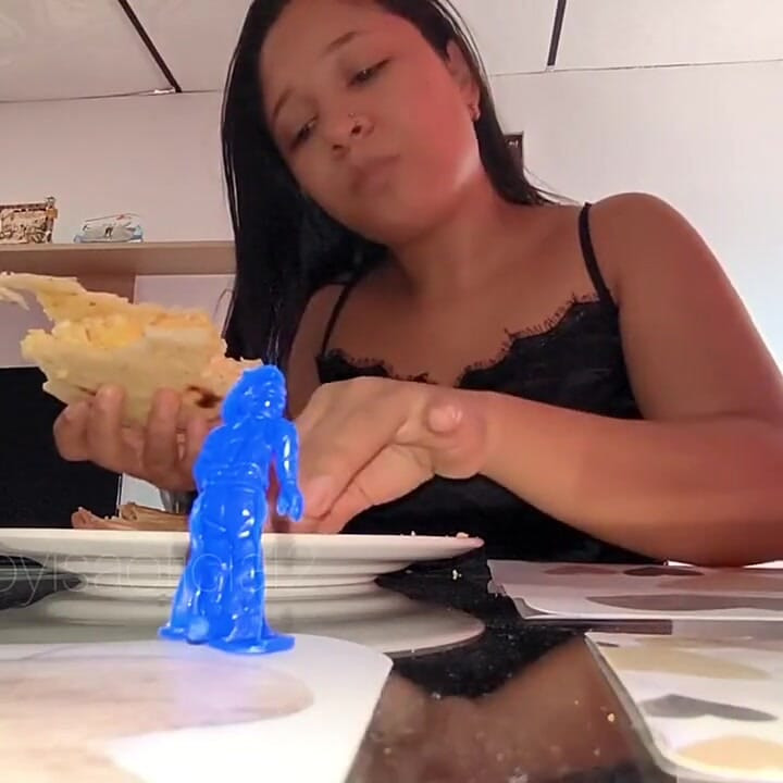 Giantess, the Little Men Are My Breakfast This Morning