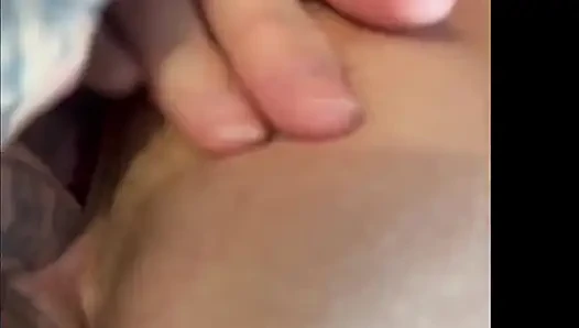 Üvey babaya sakso çekiyor ve yumruklanıyor