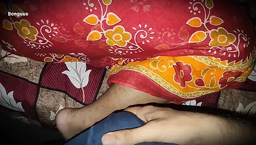 Тетушка дези трахается ночью, когда она одна дома