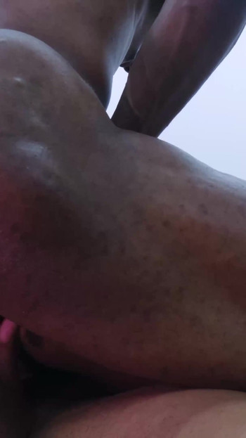 Trans žena voli da joj oboje jebu guzicu: Žestoko svršavanje u usta | Isječak 2