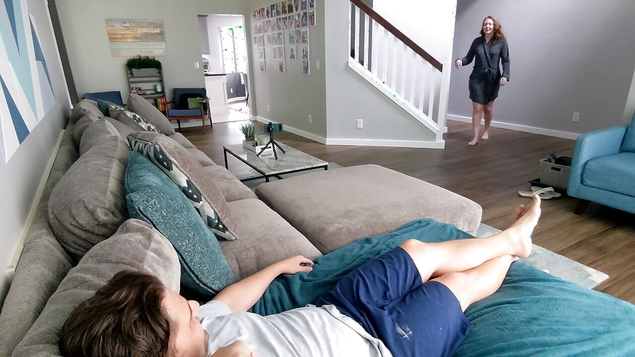 Секс стрічка No28 - трах на дивані у вітальні