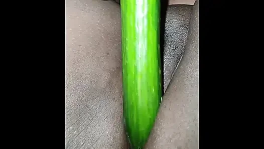 Ibu tiri ngentot dildonya yang bisa dimakan