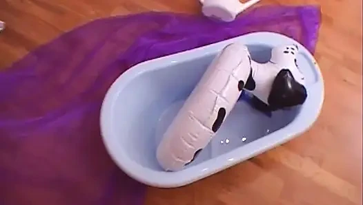 Blondes schätzchen aus Frankreich hüpft auf beladenen schwanz in POV