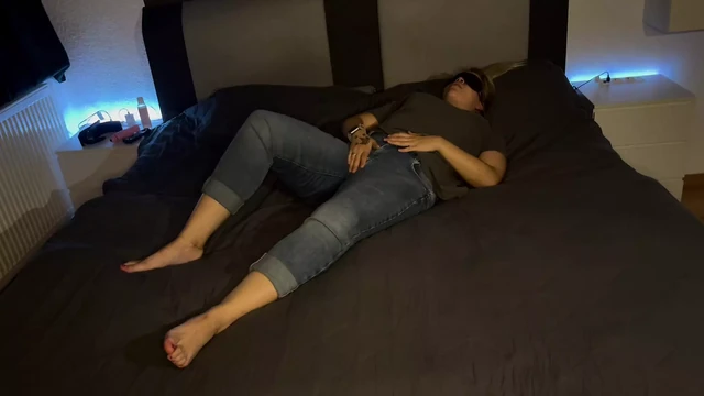 Masturbation Bed Eyes Bandaged Orgasm Moaning Trembling Twitching Clitoris Rubbing Horny Wet Foreplay Blowing Clyde's Mind