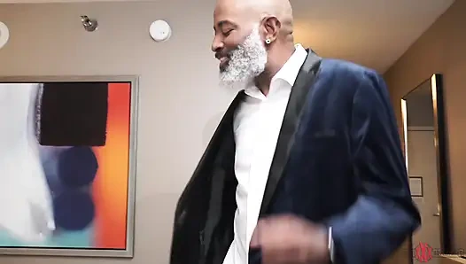 İri güzel kadın Mulan Flower shaundam'a partiden sonra zevk veriyor