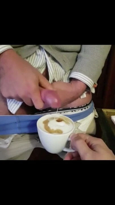 Cappuccino macchiato Con sborra ( dialogo italiano) s