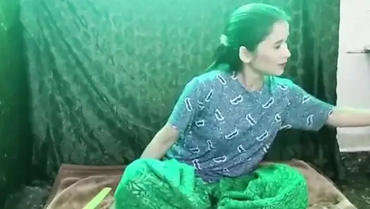 Als die schwägerin mit ihrer Hochzeitskarte kam, hatte der Schwager sie im hotel erwischt, gefickt und schwanger gemacht.