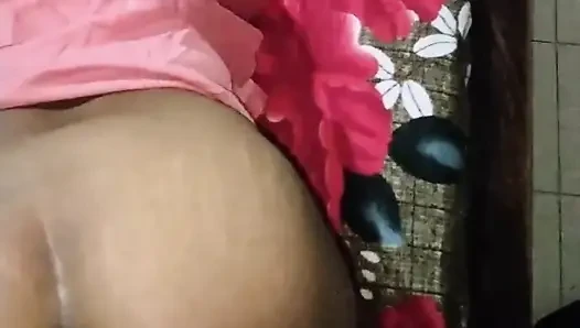 Gadis hot india dengan tubuh aduhai lagi asik ngentot kontol dan dientot gaya doggy habis-habisan sampai mengerang keenakan