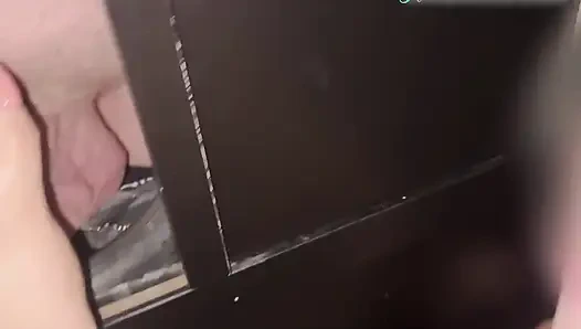 Делаю минет незнакомцу у глорихола сегодня перед Tame куколдом