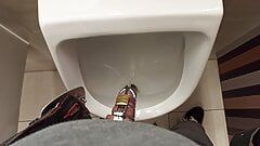 Pissing in public toilette