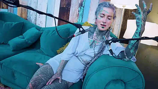 Я говорю о F - Страх - подкаст ASMR, Sfw говорит готессу, худенькая девушка дреды татуированная модель татуированная девушка