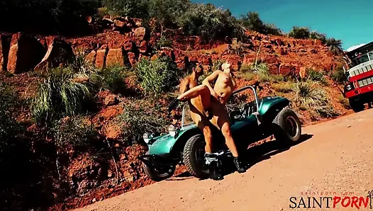 Jayme Janes разогревает пустыню сексом и глотанием спермы