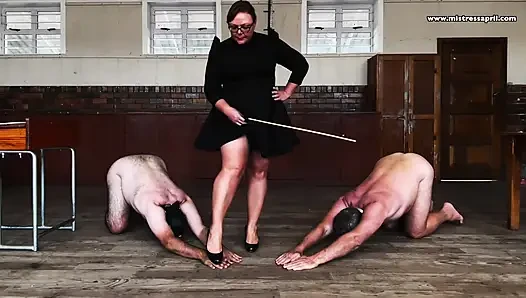 Dominatrix sahibe April - köle eğitimi