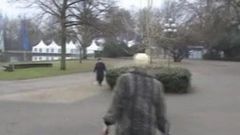 O femeie grasă germană suge și se fute în public ... BMW
