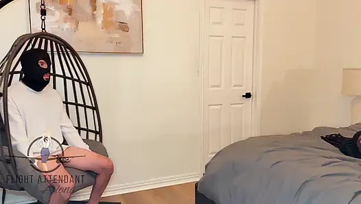 Kafese bağlı yolcuma ders veriyorum