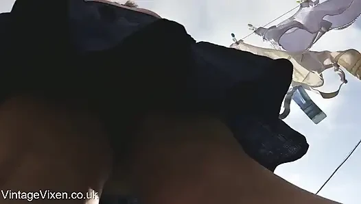 PELACUR MACAM APA YANG MEMAMERKAN MEMEKNYA DI LUAR RUANGAN