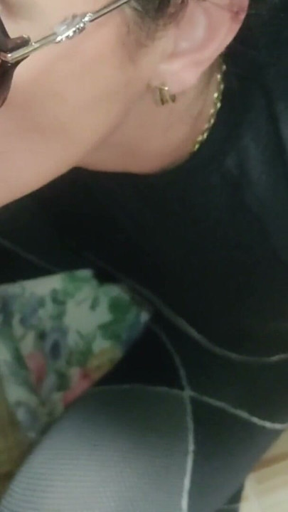 Lütfen kimseye söyleme! Ateşli üvey anne olgun orta yaşlı seksi kadın üvey oğluna yardım etmek için ağzına boşalmalı ıslak sakso | Klip 1