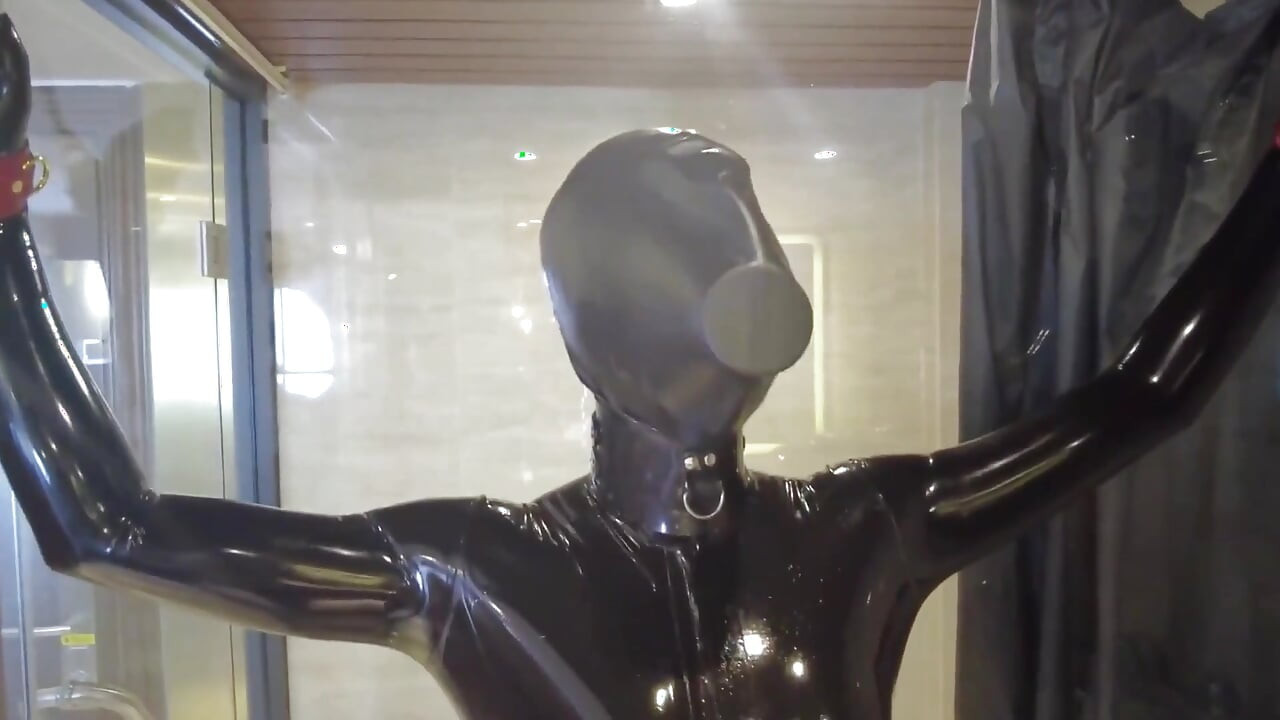 Mz20 - the Girl in Latex Clothing Locked in a Glass Room