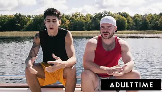 ADULT TIME - heteroseksüel arkadaşlar Marcus Mcneil ve Angel Elias hayal kırıklığı yaratan tekne gününü sert sikişe dönüştürüyor