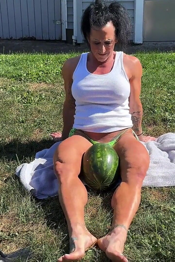 Muscle MILF Kandys Watermelon Crush Domination