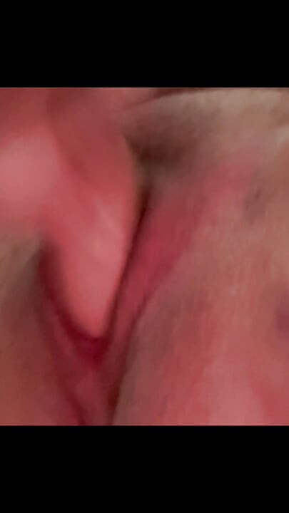 شاهدني أستحم، أدخل إصبعي في كسي، دسار وأرش السوائل