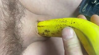 Banana follando con el micropene más pequeño