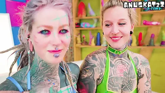 Seks lesbian pakai strap-on dengan kotor alt lateks ekstrem - cewek bertato, ngomong jorok jerman