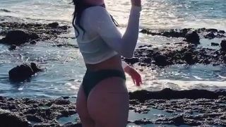 Ariel Winter has a great ass