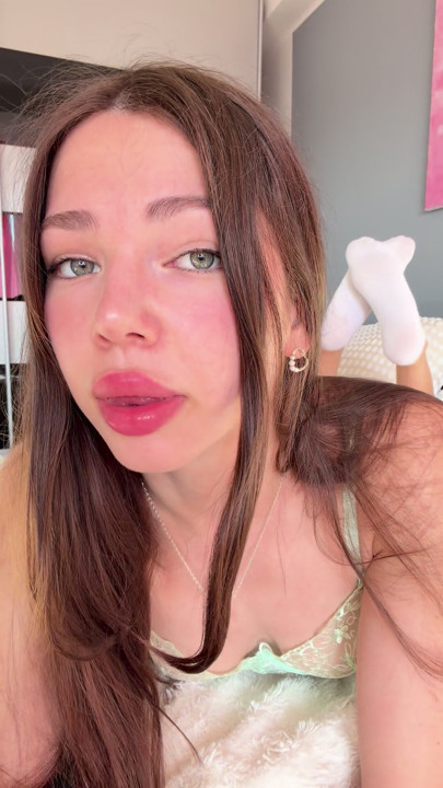 ASMR Soft Lip Kisses In Lingerie So You’ll Come Closer