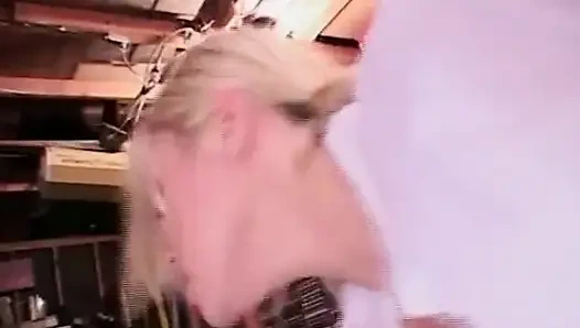 Garajda anal parmaklamadan ıslak götten ağza temizleme