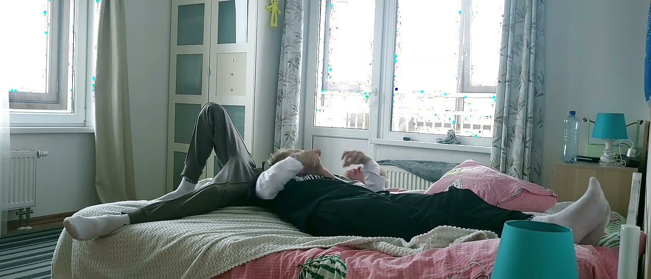 Twink má těsný zadek tvrdě ošukaný