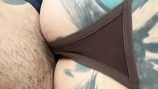 Ich ficke meine Kundin vor und nach dem Tätowieren