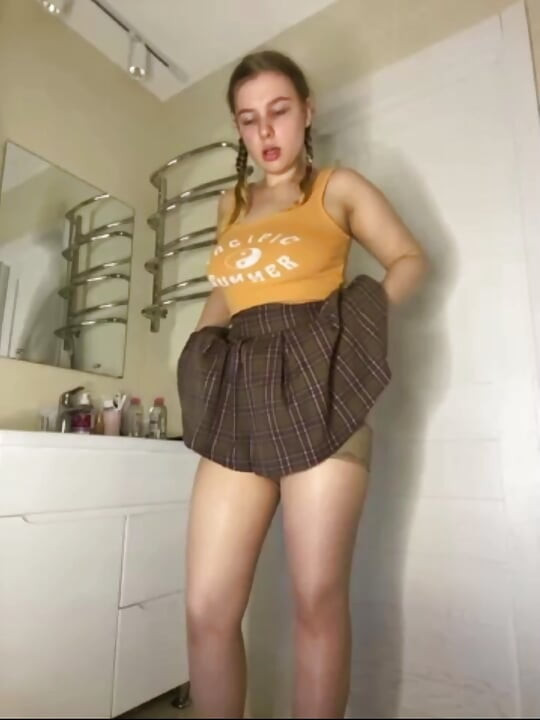 Cute bbw jucielussie hard fucking with vibrator in the bathroom