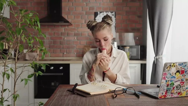 Young Tattooed Teacher Heilynight Shows How to Suck Cock