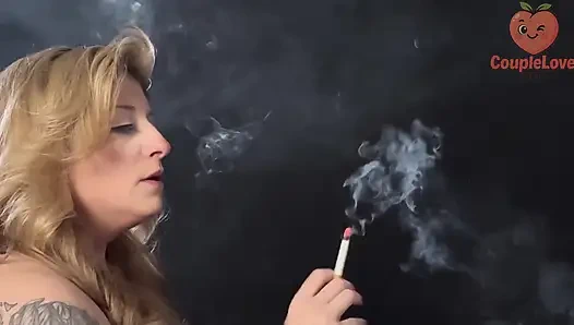 Sigara molası sakso - sigara içen fetiş yarağa tapma