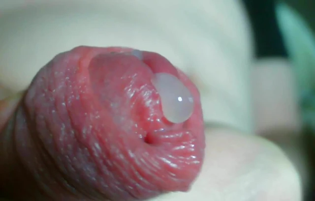 Feel my dickhole spurt some cum on ur clit