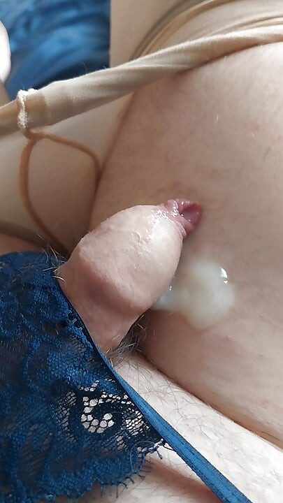 觀看Cindy的小陰蒂與大量射精