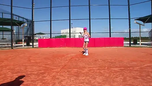 Lee Stone трахает эту маленькую и тугую юную киску