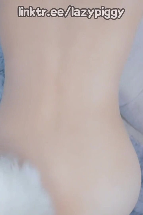 Asiatisches Mädchen Wird Mit Einem Buttplug Gefickt