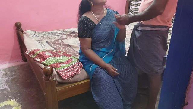 Aunty was in the bed room and I invited her for sex  she reluctantly agreed and I had hot sex with him.