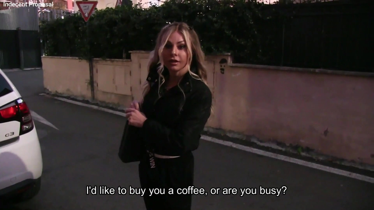 非常性感的意大利熟女神圣地吮吸鸡巴