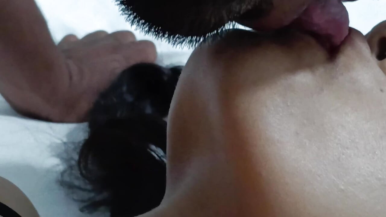 Hot Kissing video