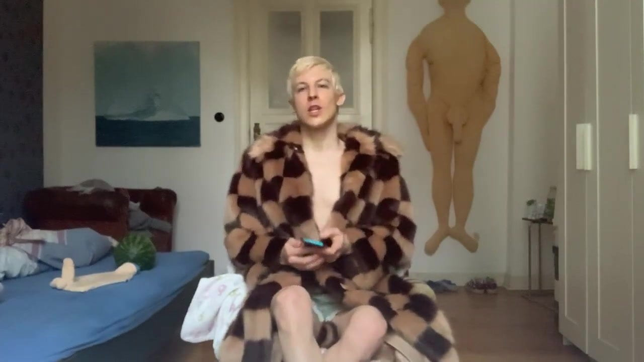 TWINK IS ALWAYS HUNGRY FOR RAW COCK