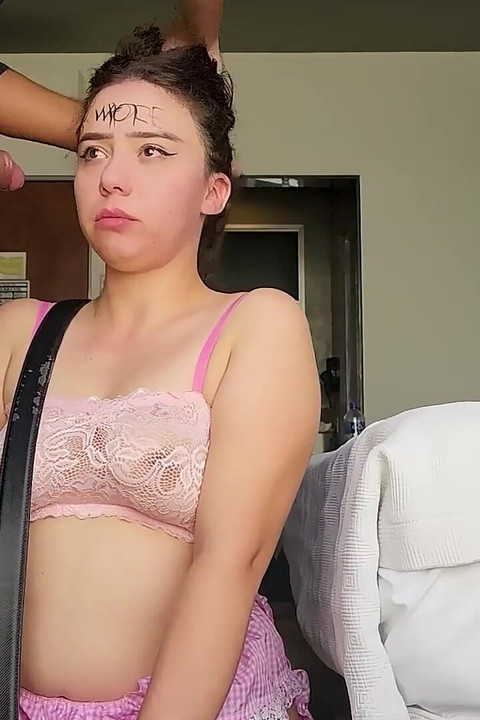 Poslušna kurva ponižena, ošamarana, pljuvana i žestoko jebana u guzicu