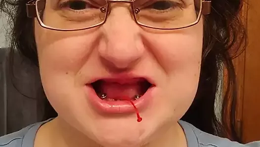 Tying a Cherry Stem without Teeth