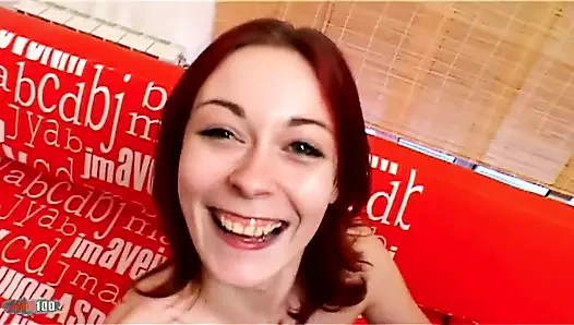 Leeloo: Larry arkadaşına güzel bir büyük memeli hatun sunuyor