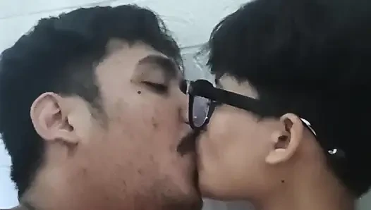 Cewek tomboy cantik Asia bercinta sampai lemas