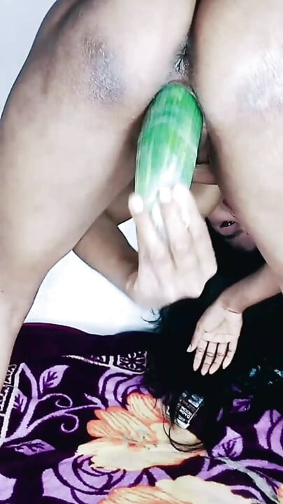 Indian desi girl enjoy for cucumber
